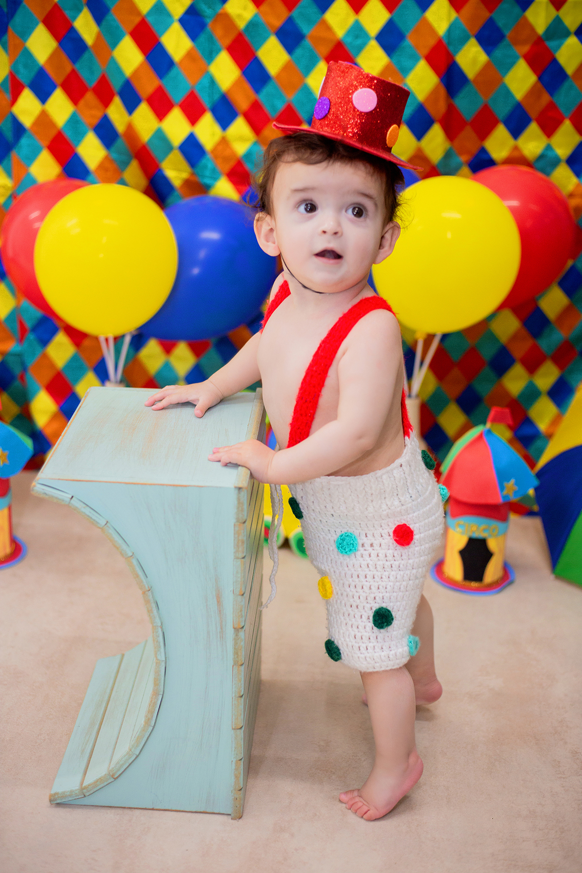 acompanhamento mensal de bebe caxias do sul figurino cenario tematico  personagem foto infantil serra gaucha fotografia familia mundo azul rosa ensaio fotografico crianca newborn baby menino menina smash the cake esmague o bolo banheira urso circoaco