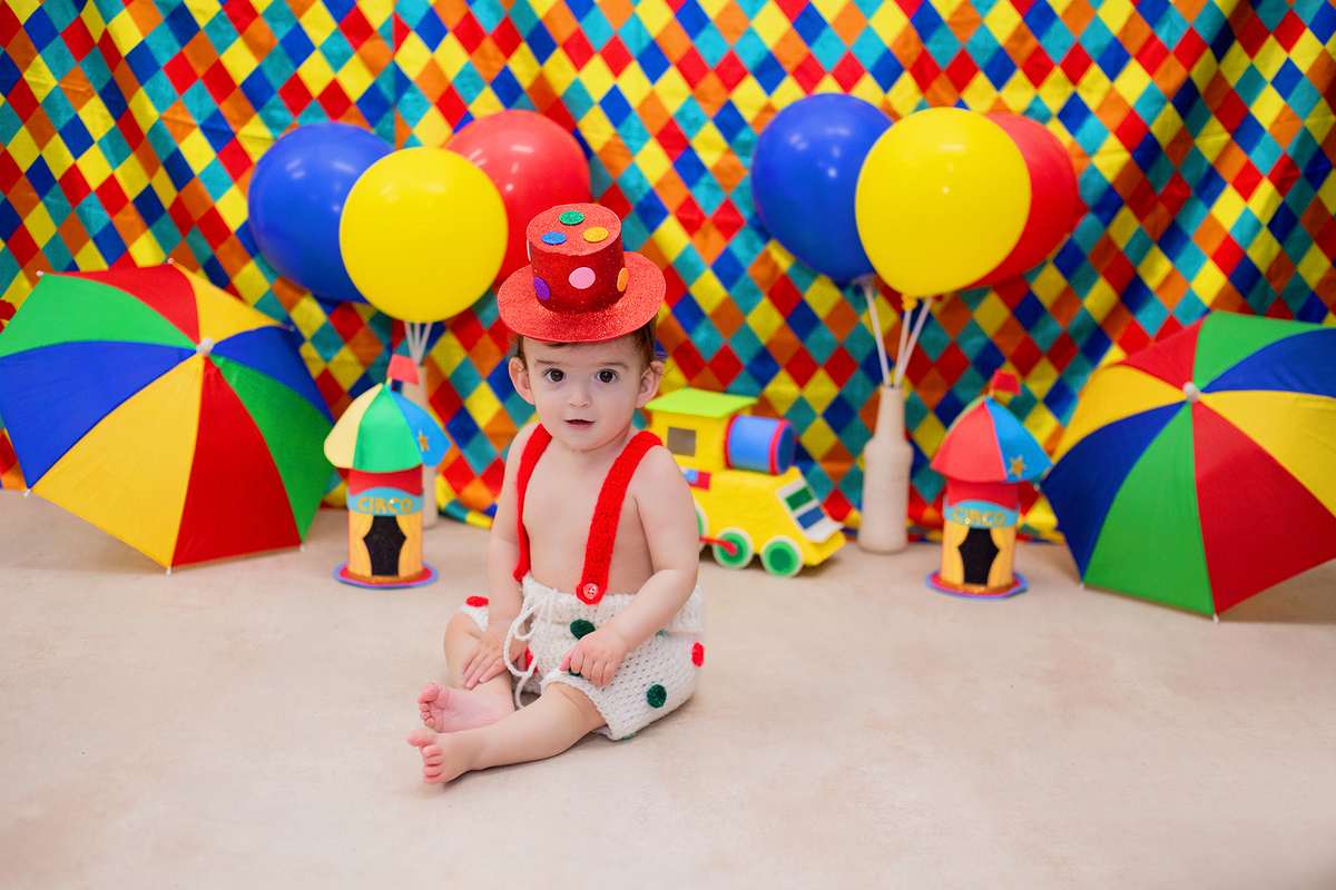 acompanhamento mensal de bebe caxias do sul figurino cenario tematico  personagem foto infantil serra gaucha fotografia familia mundo azul rosa ensaio fotografico crianca newborn baby menino menina smash the cake esmague o bolo banheira urso circoaco