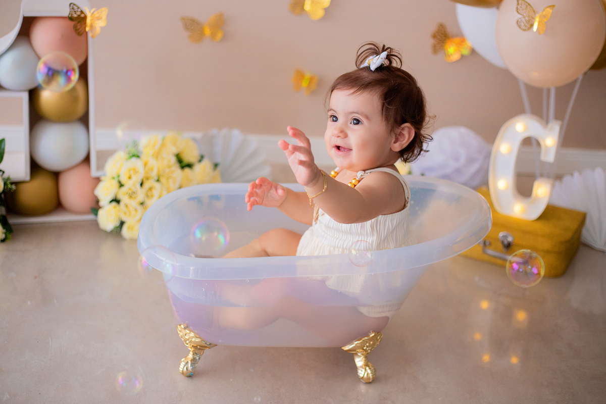 acompanhamento mensal de bebe caxias do sul figurino cenario tematico  personagem foto infantil serra gaucha fotografia familia mundo azul rosa ensaio fotografico crianca newborn baby menino menina smash the cake esmague o bolo banheira urso circoaco