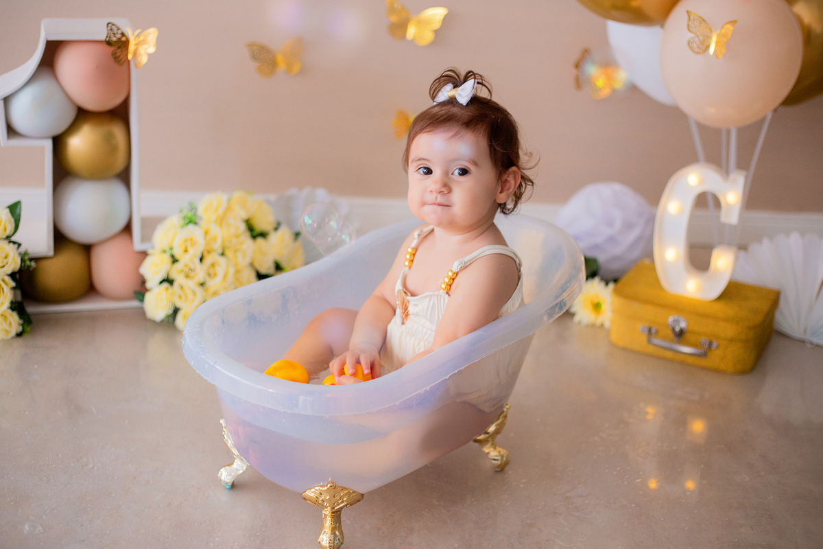 acompanhamento mensal de bebe caxias do sul figurino cenario tematico  personagem foto infantil serra gaucha fotografia familia mundo azul rosa ensaio fotografico crianca newborn baby menino menina smash the cake esmague o bolo banheira urso circoaco