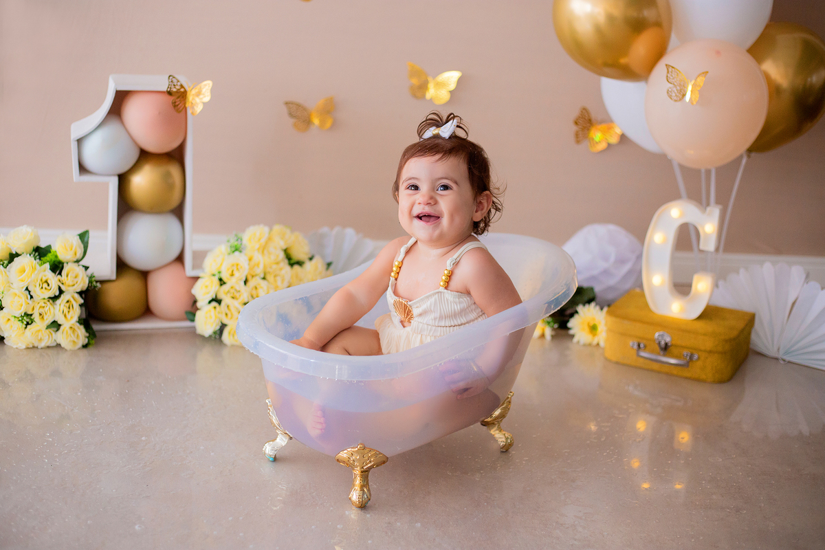 acompanhamento mensal de bebe caxias do sul figurino cenario tematico  personagem foto infantil serra gaucha fotografia familia mundo azul rosa ensaio fotografico crianca newborn baby menino menina smash the cake esmague o bolo banheira urso circoaco
