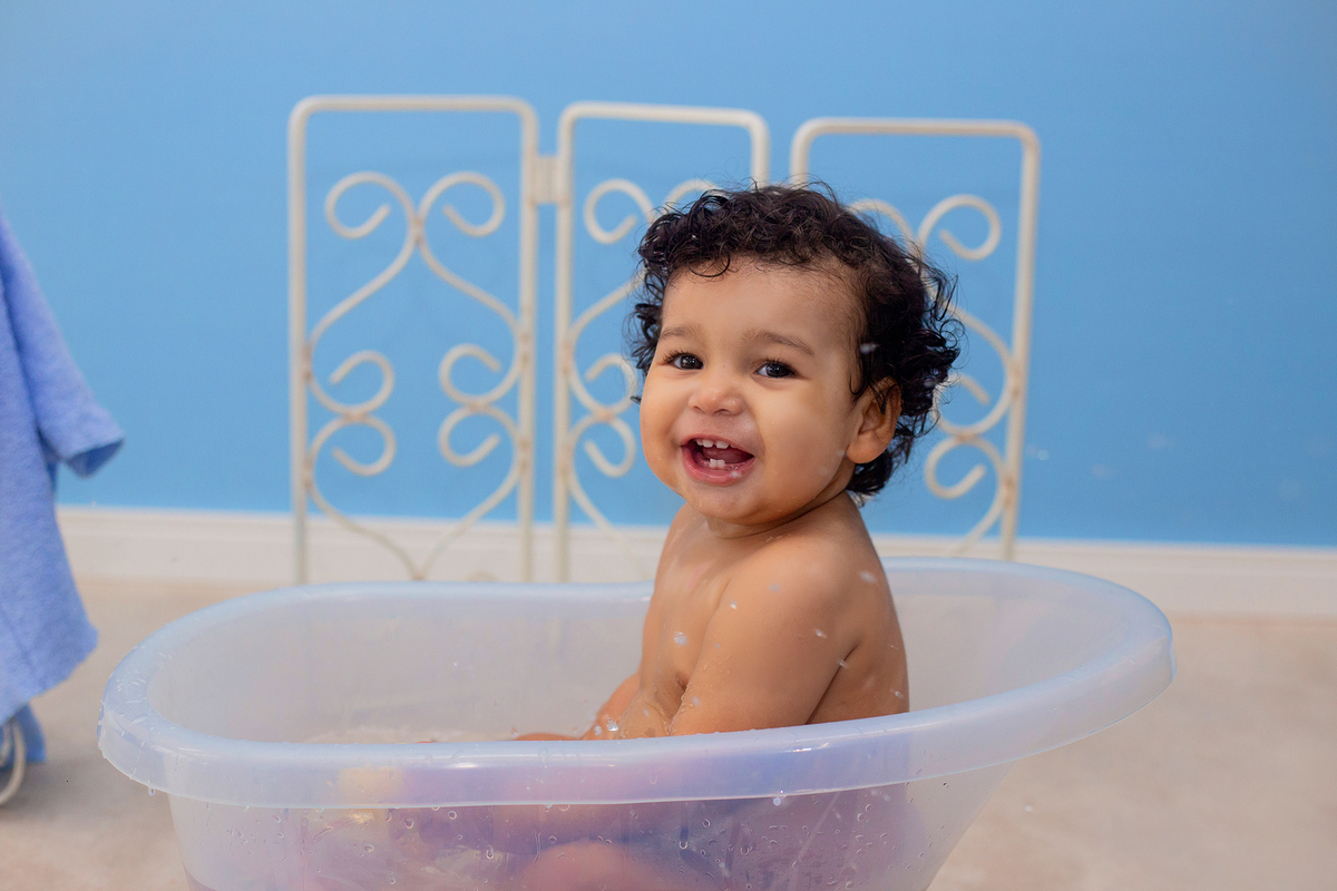 acompanhamento mensal de bebe caxias do sul figurino cenario tematico  personagem foto infantil serra gaucha fotografia familia mundo azul rosa ensaio fotografico crianca newborn baby menino menina smash the cake esmague o bolo banheira urso circoaco