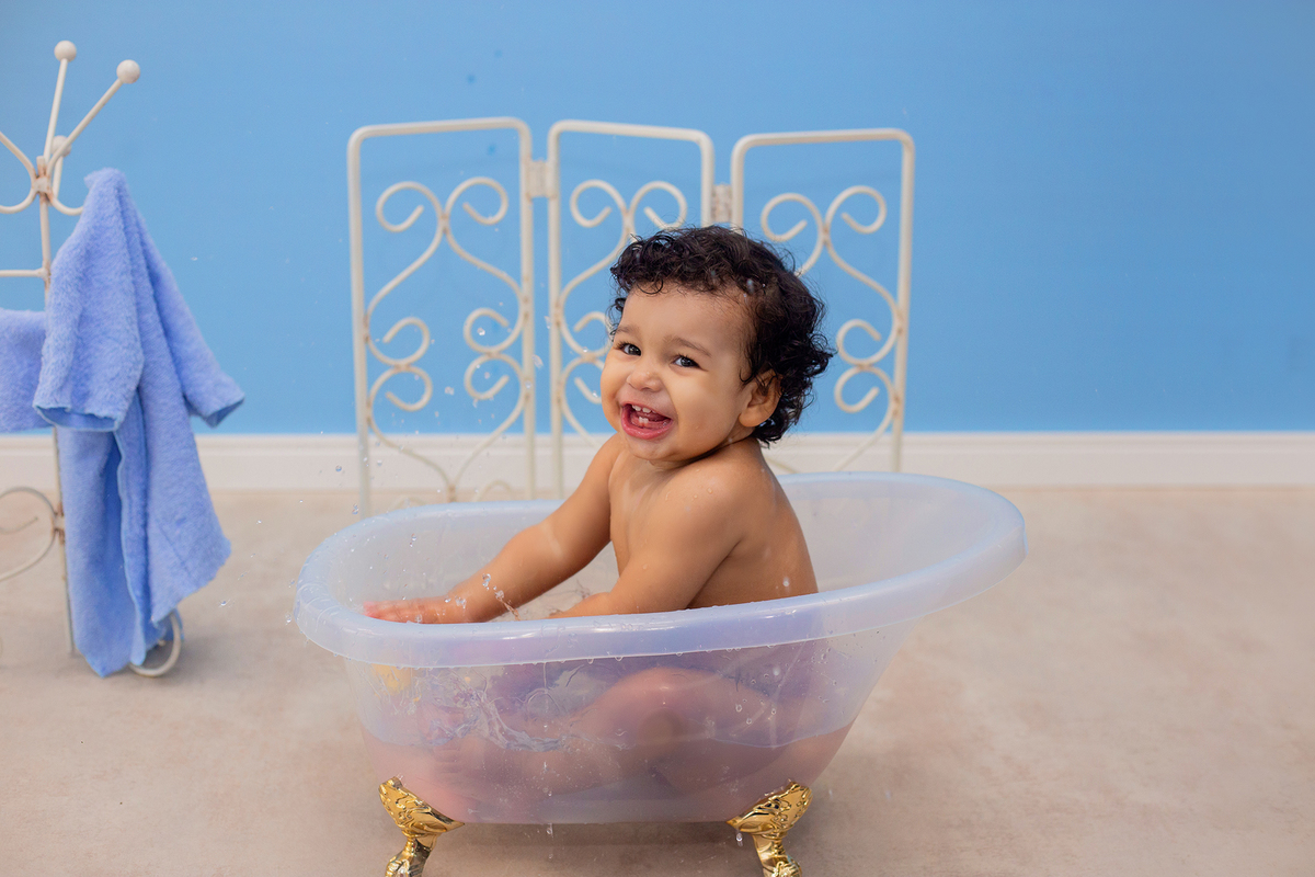 acompanhamento mensal de bebe caxias do sul figurino cenario tematico  personagem foto infantil serra gaucha fotografia familia mundo azul rosa ensaio fotografico crianca newborn baby menino menina smash the cake esmague o bolo banheira urso circoaco