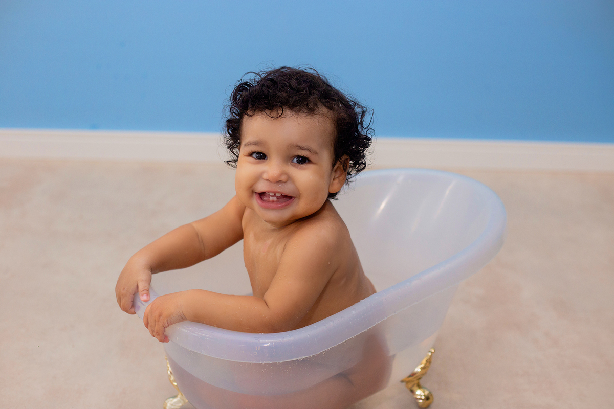 acompanhamento mensal de bebe caxias do sul figurino cenario tematico  personagem foto infantil serra gaucha fotografia familia mundo azul rosa ensaio fotografico crianca newborn baby menino menina smash the cake esmague o bolo banheira urso circoaco