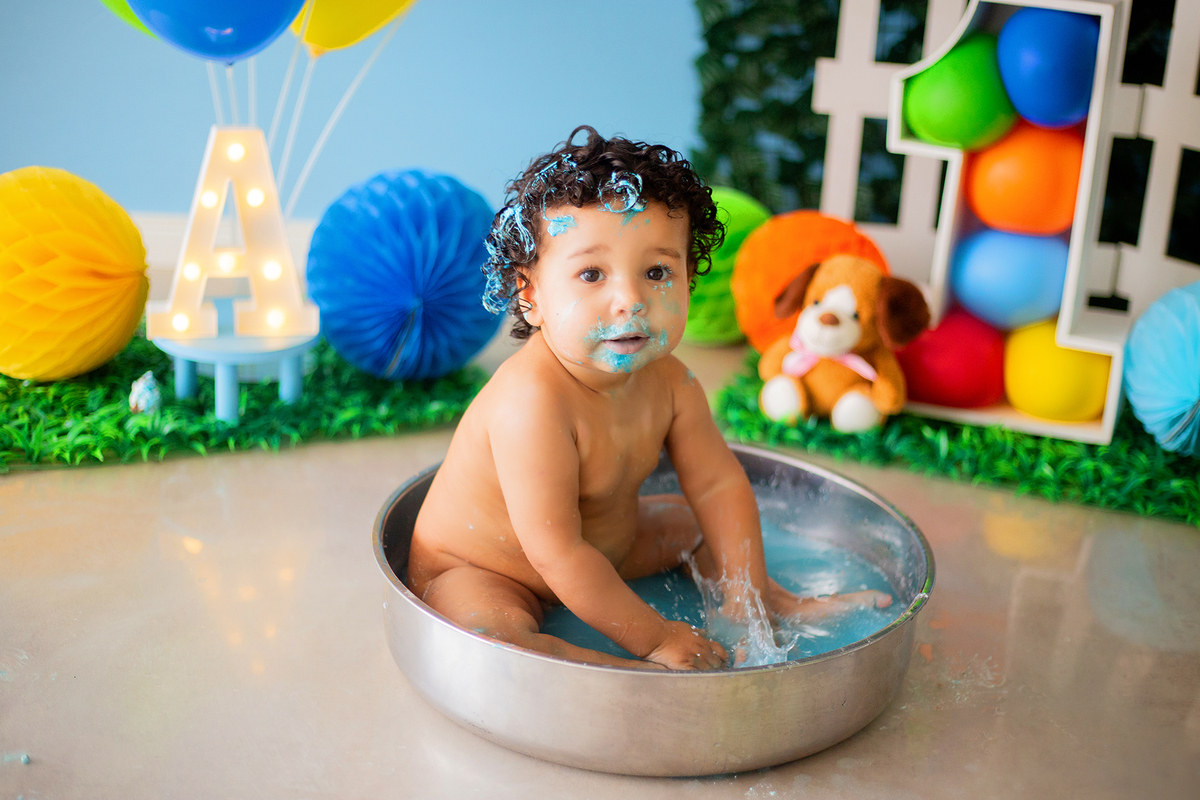 acompanhamento mensal de bebe caxias do sul figurino cenario tematico  personagem foto infantil serra gaucha fotografia familia mundo azul rosa ensaio fotografico crianca newborn baby menino menina smash the cake esmague o bolo banheira urso circoaco