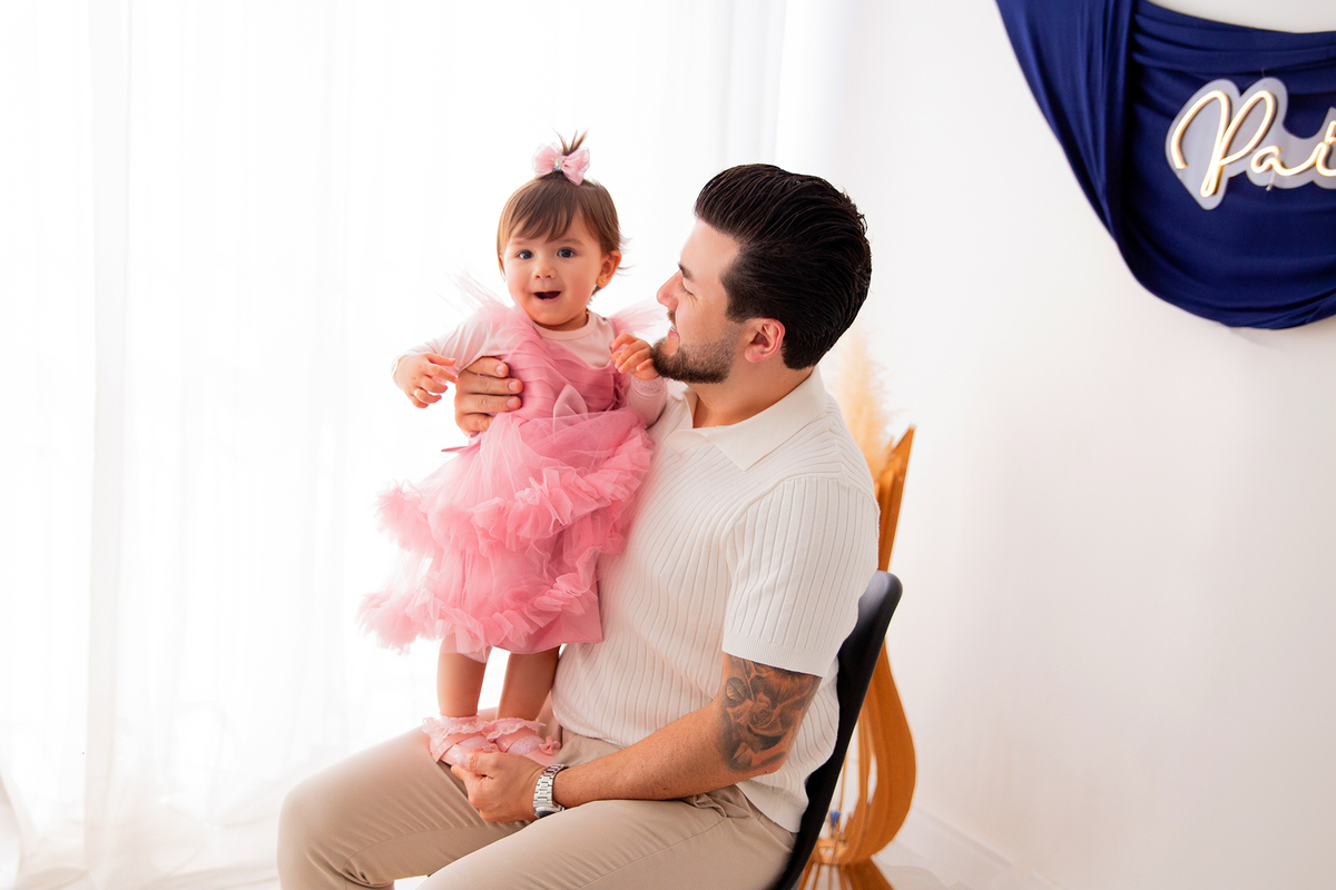 acompanhamento mensal de bebe caxias do sul figurino cenario tematico  personagem foto infantil serra gaucha fotografia familia mundo azul rosa ensaio fotografico crianca newborn baby menino menina smash the cake esmague o bolo banheira urso circoaco