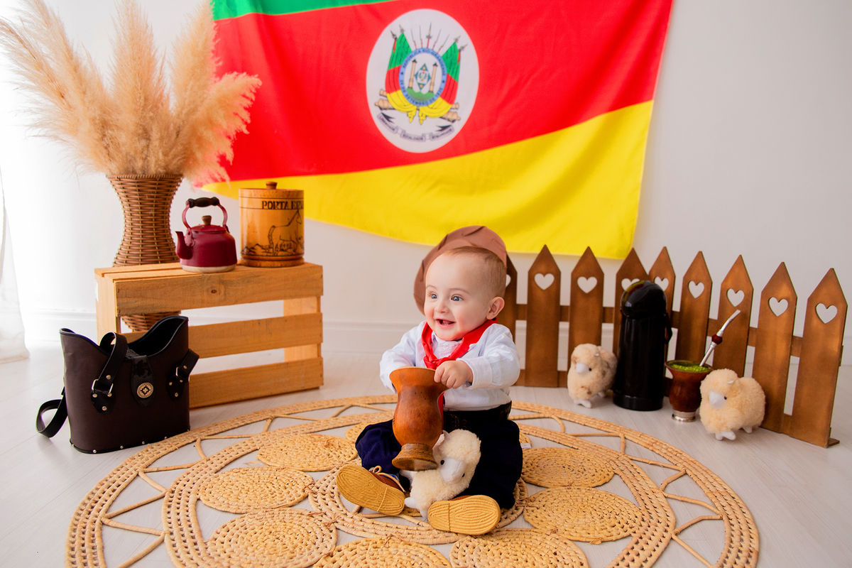 acompanhamento mensal de bebe caxias do sul figurino cenario tematico  personagem foto infantil serra gaucha fotografia familia mundo azul rosa ensaio fotografico crianca newborn baby menino menina smash the cake esmague o bolo banheira urso circoaco