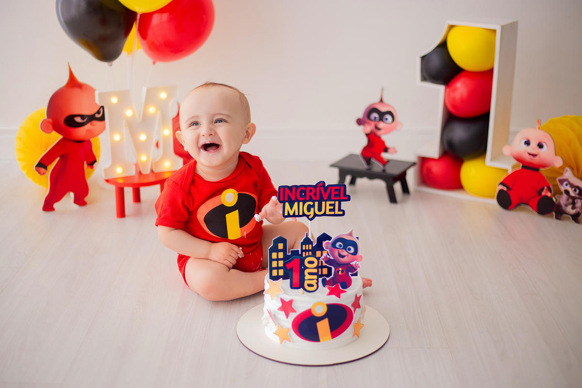 acompanhamento mensal de bebe caxias do sul figurino cenario tematico  personagem foto infantil serra gaucha fotografia familia mundo azul rosa ensaio fotografico crianca newborn baby menino menina smash the cake esmague o bolo banheira urso circoaco