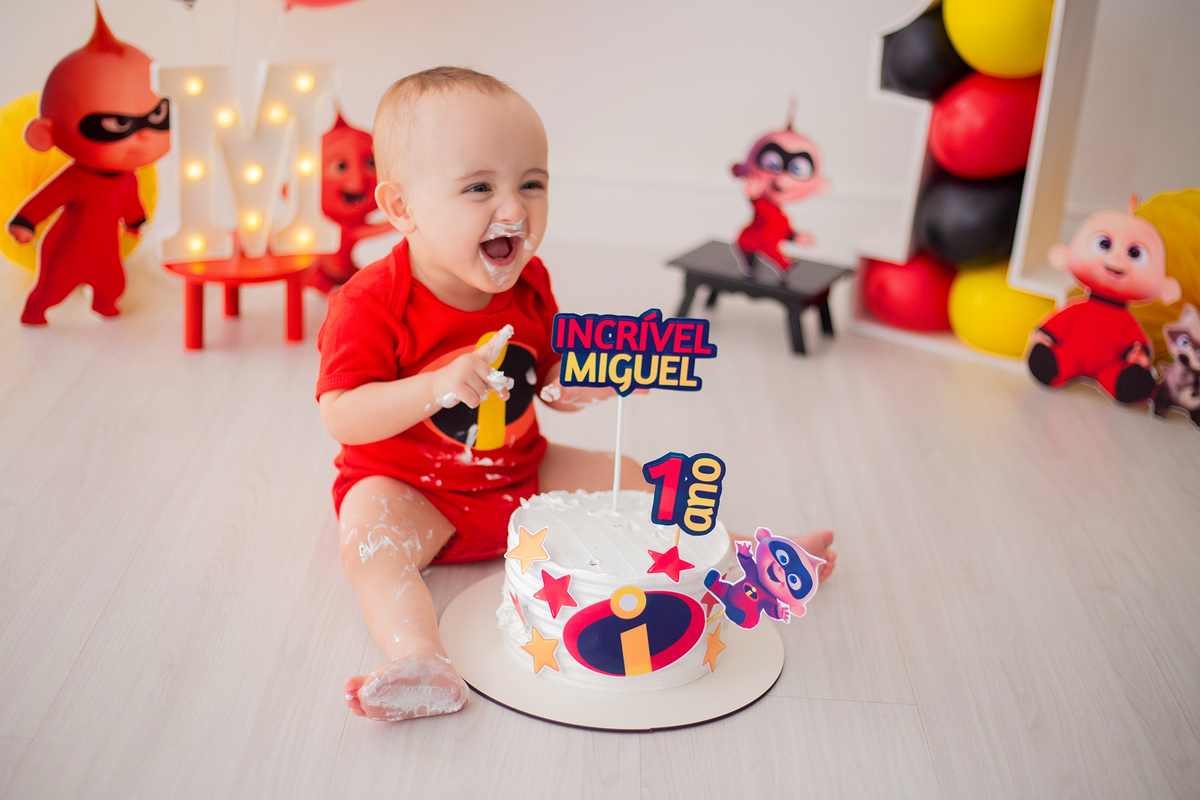 acompanhamento mensal de bebe caxias do sul figurino cenario tematico  personagem foto infantil serra gaucha fotografia familia mundo azul rosa ensaio fotografico crianca newborn baby menino menina smash the cake esmague o bolo banheira urso circoaco