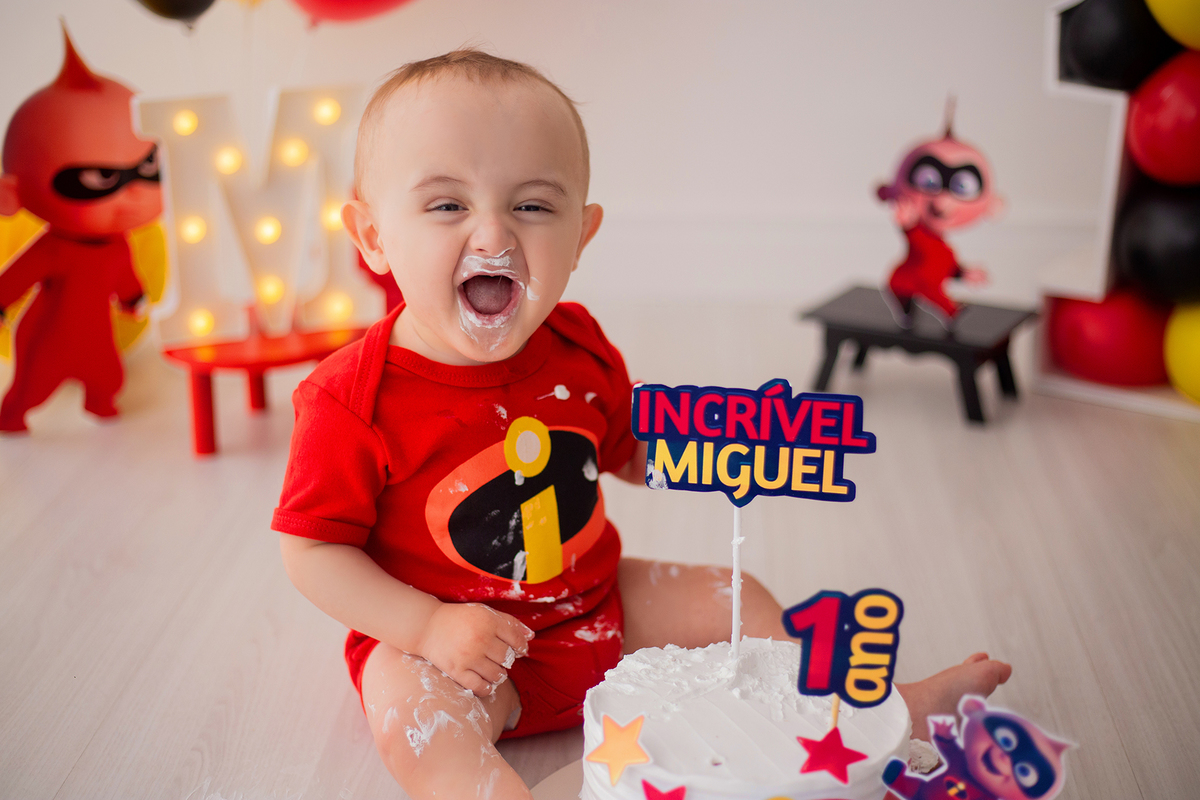 acompanhamento mensal de bebe caxias do sul figurino cenario tematico  personagem foto infantil serra gaucha fotografia familia mundo azul rosa ensaio fotografico crianca newborn baby menino menina smash the cake esmague o bolo banheira urso circoaco