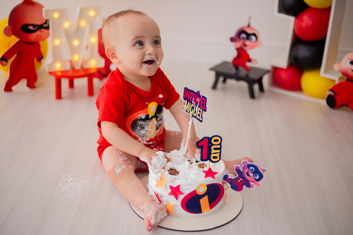acompanhamento mensal de bebe caxias do sul figurino cenario tematico  personagem foto infantil serra gaucha fotografia familia mundo azul rosa ensaio fotografico crianca newborn baby menino menina smash the cake esmague o bolo banheira urso circoaco