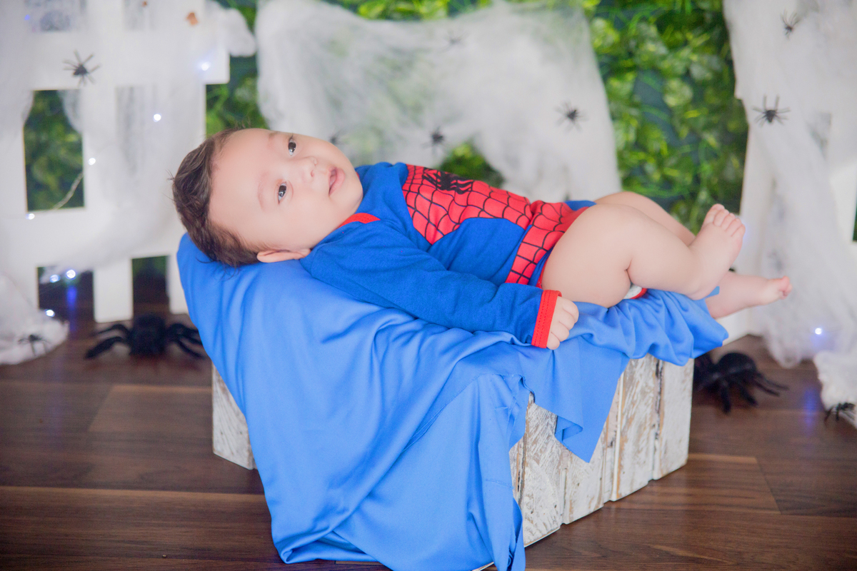 o bebê está confortável em sua sessão de acompanhamento mensal