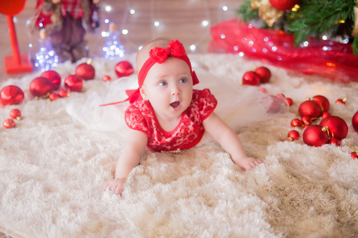 a bebê está feliz em sua sessão de acompanhamento mensal