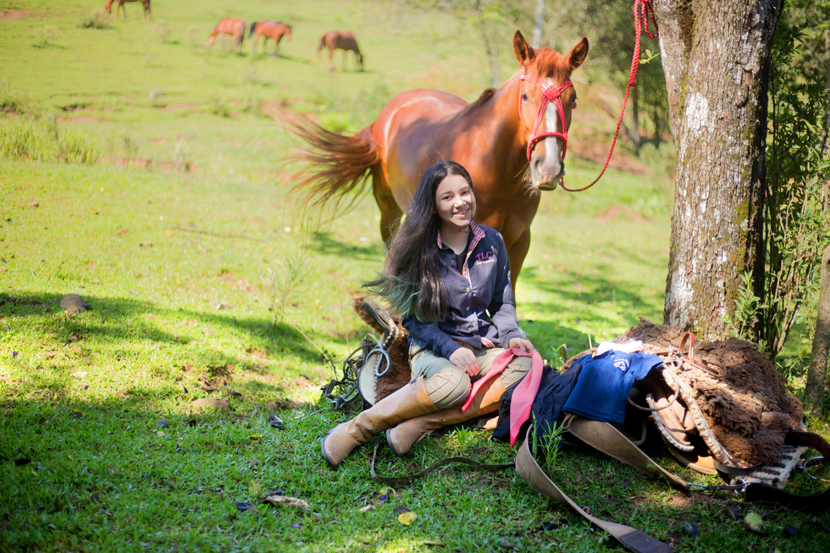 a irmã está ansiosa para a chegada do bebê