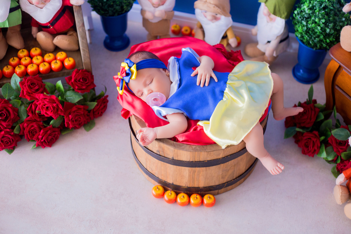 acompanhamento mensal de bebe caxias do sul figurino cenario tematico  personagem foto infantil serra gaucha fotografia familia mundo azul rosa ensaio fotografico crianca newborn baby menino menina smash the cake fruit esmague o bolo brancas de neve