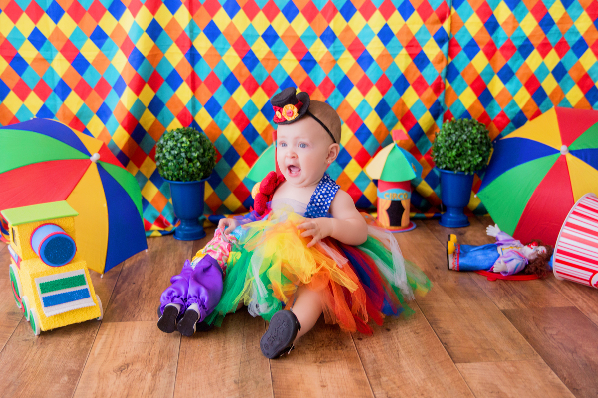 acompanhamento mensal de bebe caxias do sul figurino cenario tematico  personagem foto infantil serra gaucha fotografia familia mundo azul rosa ensaio fotografico crianca newborn baby menino menina smash the cake fruit esmague o bolo circo palhaço