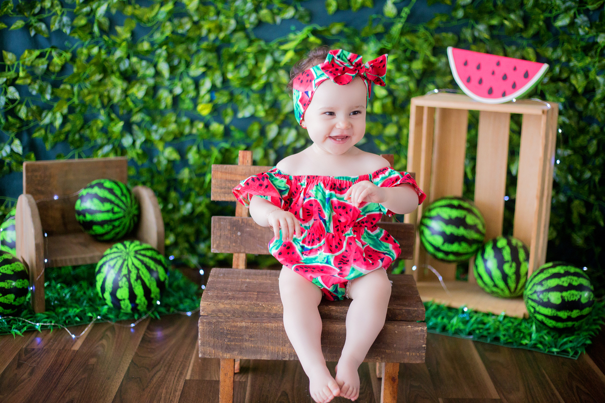 acompanhamento mensal de bebe caxias do sul figurino cenario tematico  personagem foto infantil serra gaucha fotografia familia mundo azul rosa ensaio fotografico crianca newborn baby menino menina smash the cake fruit esmague o bolo melancia