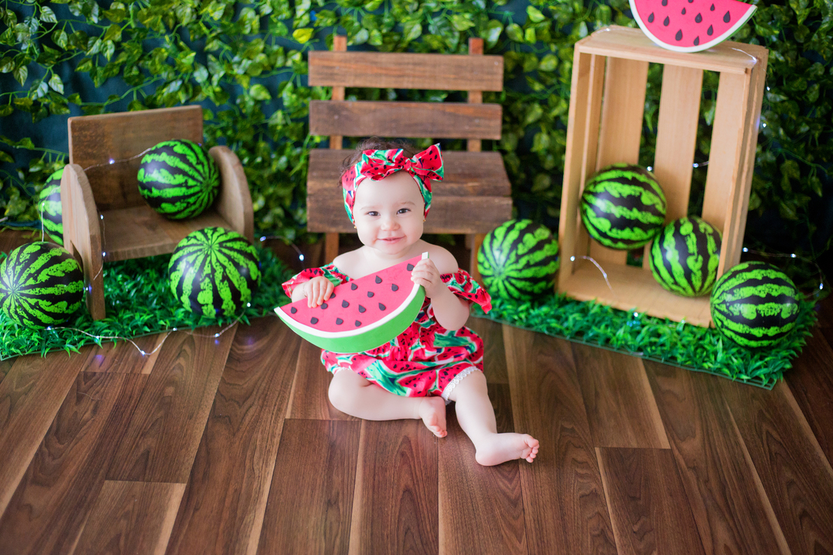 acompanhamento mensal de bebe caxias do sul figurino cenario tematico  personagem foto infantil serra gaucha fotografia familia mundo azul rosa ensaio fotografico crianca newborn baby menino menina smash the cake fruit esmague o bolo melancia