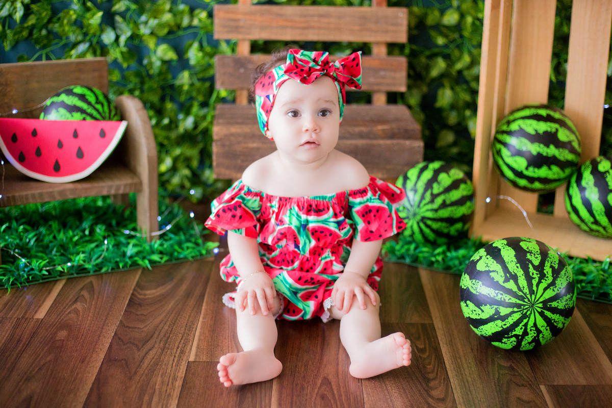 acompanhamento mensal de bebe caxias do sul figurino cenario tematico  personagem foto infantil serra gaucha fotografia familia mundo azul rosa ensaio fotografico crianca newborn baby menino menina smash the cake fruit esmague o bolo melancia