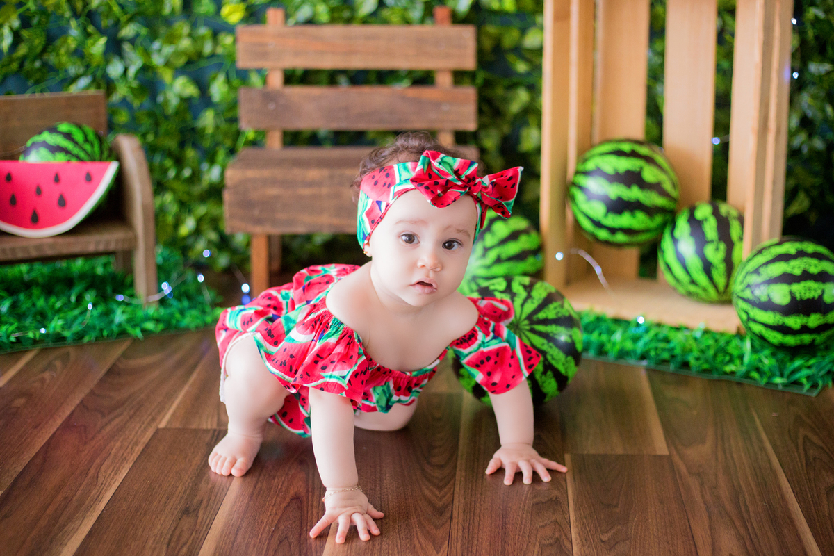 acompanhamento mensal de bebe caxias do sul figurino cenario tematico  personagem foto infantil serra gaucha fotografia familia mundo azul rosa ensaio fotografico crianca newborn baby menino menina smash the cake fruit esmague o bolo melancia