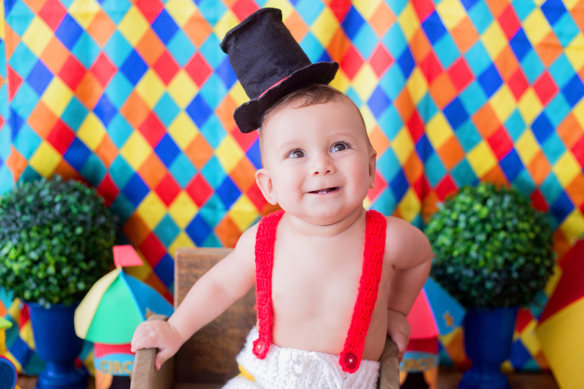 acompanhamento mensal de bebe caxias do sul figurino cenario tematico  personagem foto infantil serra gaucha fotografia familia mundo azul rosa ensaio fotografico crianca newborn baby menino menina smash the cake fruit esmague o bolo banho de leite
