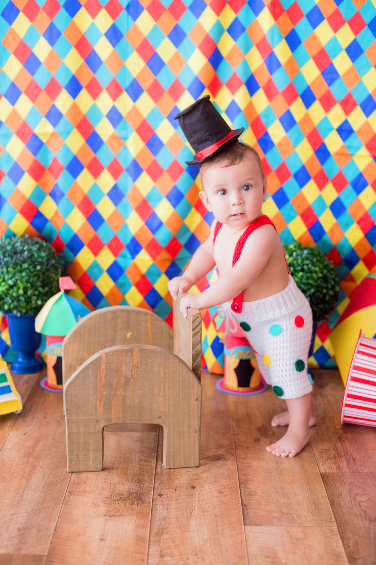 acompanhamento mensal de bebe caxias do sul figurino cenario tematico  personagem foto infantil serra gaucha fotografia familia mundo azul rosa ensaio fotografico crianca newborn baby menino menina smash the cake fruit esmague o bolo banho de leite