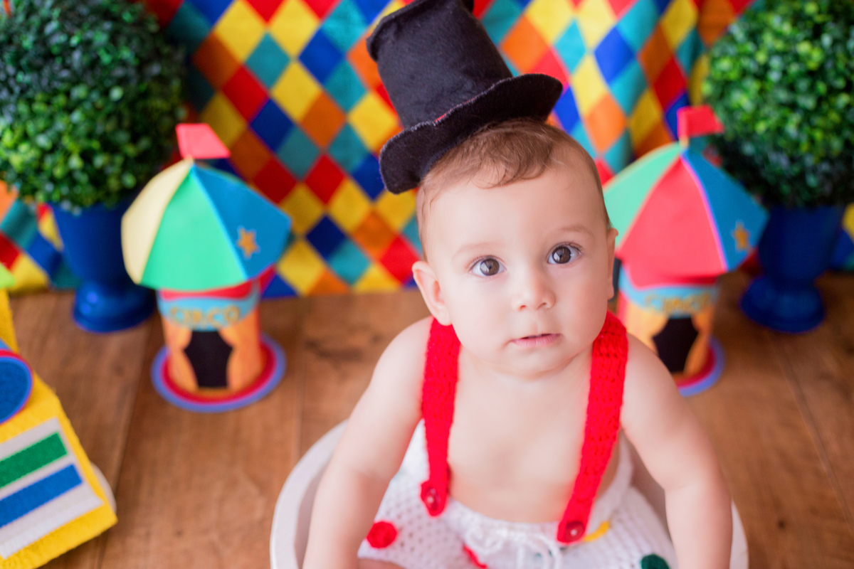 acompanhamento mensal de bebe caxias do sul figurino cenario tematico  personagem foto infantil serra gaucha fotografia familia mundo azul rosa ensaio fotografico crianca newborn baby menino menina smash the cake fruit esmague o bolo banho de leite