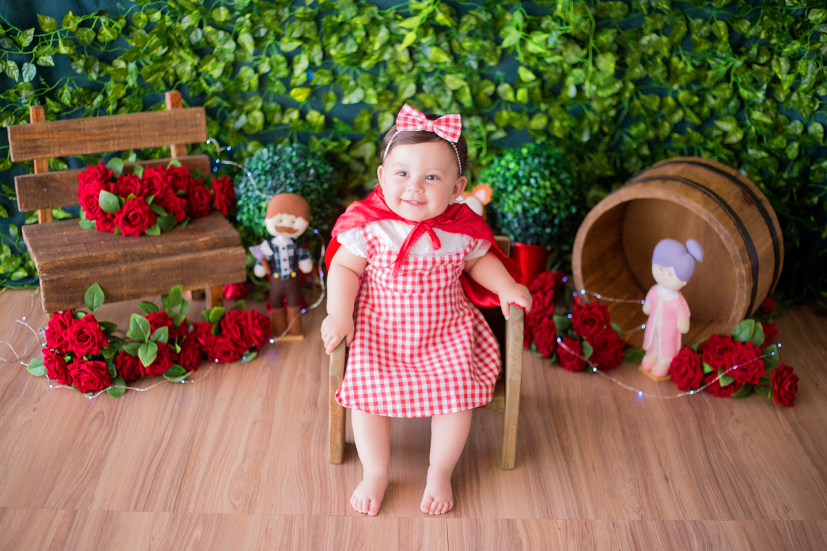acompanhamento mensal de bebe caxias do sul figurino cenario tematico  personagem foto infantil serra gaucha fotografia familia mundo azul rosa ensaio fotografico crianca newborn baby menino menina smash the cake fruit esmague o bolo chapeuzinho vermelho