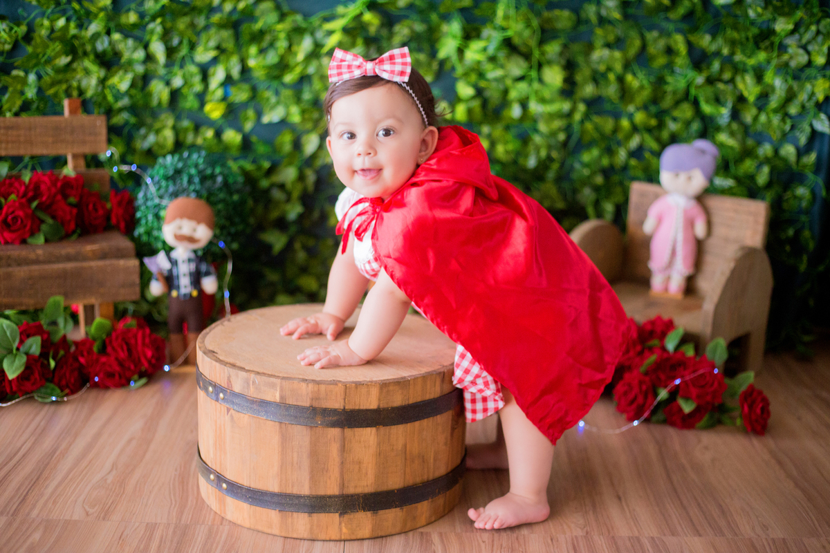 acompanhamento mensal de bebe caxias do sul figurino cenario tematico  personagem foto infantil serra gaucha fotografia familia mundo azul rosa ensaio fotografico crianca newborn baby menino menina smash the cake fruit esmague o bolo chapeuzinho vermelho