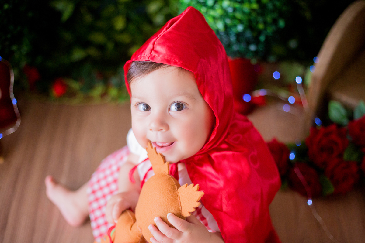 acompanhamento mensal de bebe caxias do sul figurino cenario tematico  personagem foto infantil serra gaucha fotografia familia mundo azul rosa ensaio fotografico crianca newborn baby menino menina smash the cake fruit esmague o bolo chapeuzinho vermelho