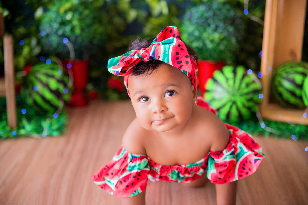 acompanhamento mensal de bebe caxias do sul figurino cenario tematico  personagem foto infantil serra gaucha fotografia familia mundo azul rosa ensaio fotografico crianca newborn baby menino menina smash the cake fruit esmague o bolo melancia