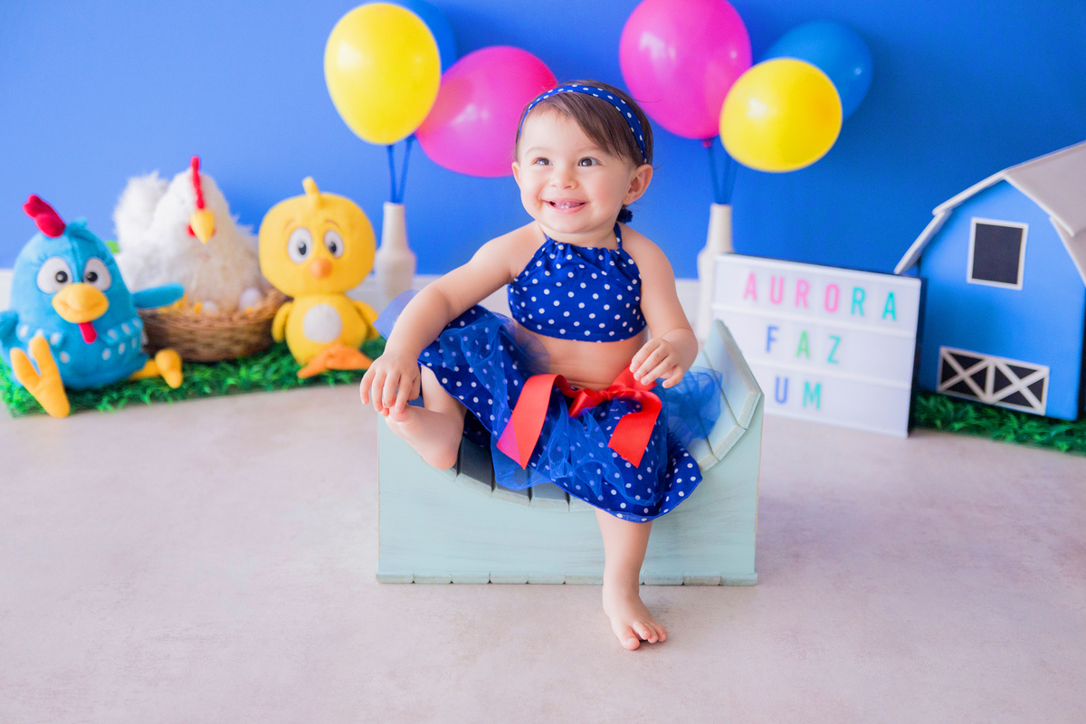 acompanhamento mensal de bebe caxias do sul figurino cenario tematico  personagem foto infantil serra gaucha fotografia familia mundo azul rosa ensaio fotografico crianca newborn baby menino menina smash the cake fruit esmague o bolo galinha pintadinha