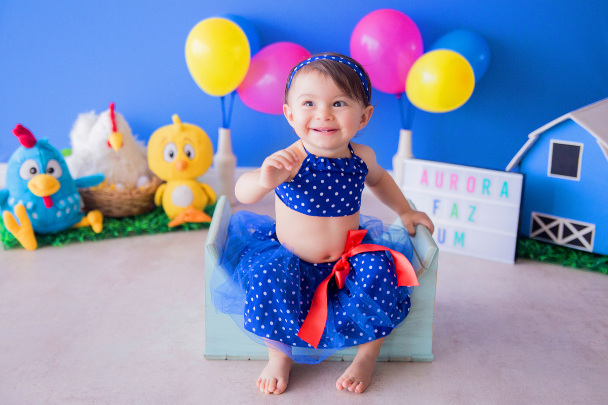 acompanhamento mensal de bebe caxias do sul figurino cenario tematico  personagem foto infantil serra gaucha fotografia familia mundo azul rosa ensaio fotografico crianca newborn baby menino menina smash the cake fruit esmague o bolo galinha pintadinha