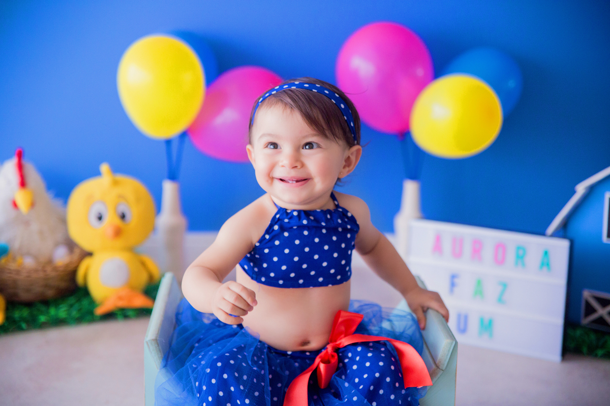 acompanhamento mensal de bebe caxias do sul figurino cenario tematico  personagem foto infantil serra gaucha fotografia familia mundo azul rosa ensaio fotografico crianca newborn baby menino menina smash the cake fruit esmague o bolo galinha pintadinha