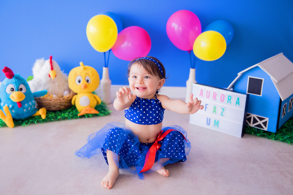 acompanhamento mensal de bebe caxias do sul figurino cenario tematico  personagem foto infantil serra gaucha fotografia familia mundo azul rosa ensaio fotografico crianca newborn baby menino menina smash the cake fruit esmague o bolo galinha pintadinha