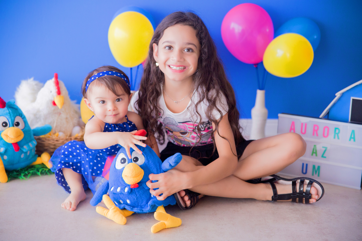 acompanhamento mensal de bebe caxias do sul figurino cenario tematico  personagem foto infantil serra gaucha fotografia familia mundo azul rosa ensaio fotografico crianca newborn baby menino menina smash the cake fruit esmague o bolo galinha pintadinha