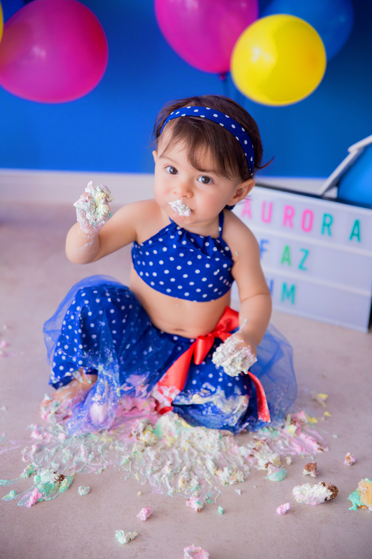 acompanhamento mensal de bebe caxias do sul figurino cenario tematico  personagem foto infantil serra gaucha fotografia familia mundo azul rosa ensaio fotografico crianca newborn baby menino menina smash the cake fruit esmague o bolo galinha pintadinha