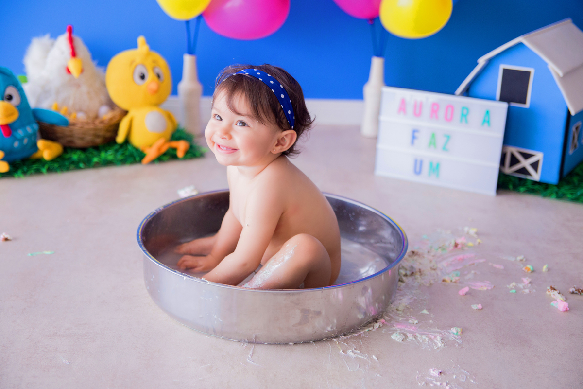acompanhamento mensal de bebe caxias do sul figurino cenario tematico  personagem foto infantil serra gaucha fotografia familia mundo azul rosa ensaio fotografico crianca newborn baby menino menina smash the cake fruit esmague o bolo galinha pintadinha
