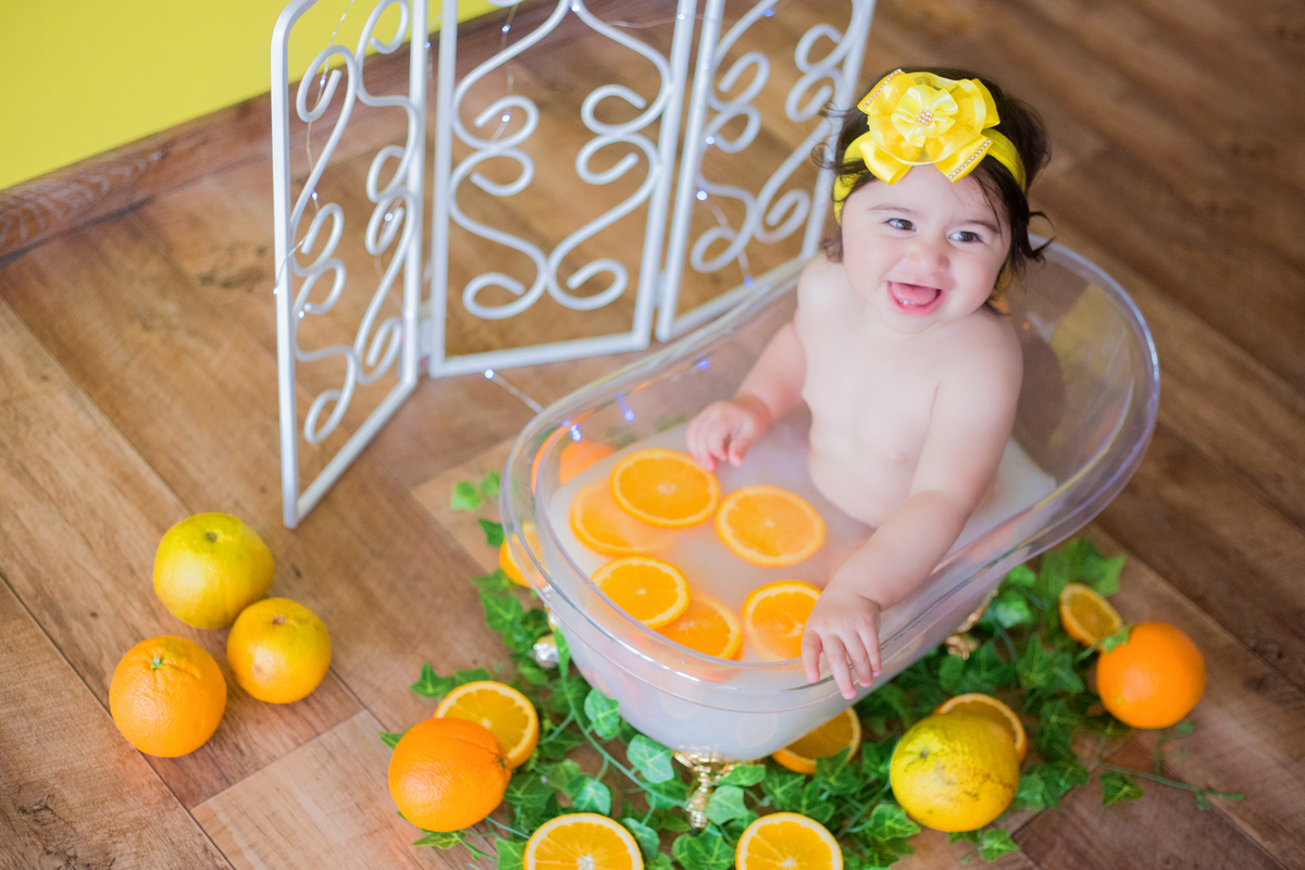 acompanhamento mensal de bebe caxias do sul figurino cenario tematico  personagem foto infantil serra gaucha fotografia familia mundo azul rosa ensaio fotografico crianca newborn baby menino menina smash the cake fruit esmague o bolo banho de leite
