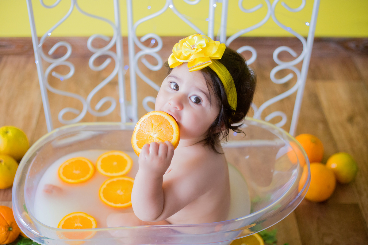 acompanhamento mensal de bebe caxias do sul figurino cenario tematico  personagem foto infantil serra gaucha fotografia familia mundo azul rosa ensaio fotografico crianca newborn baby menino menina smash the cake fruit esmague o bolo banho de leite