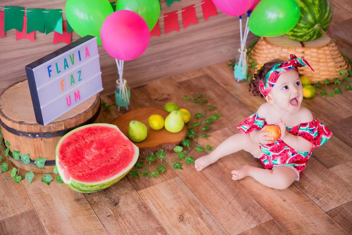 acompanhamento mensal de bebe caxias do sul figurino cenario tematico  personagem foto infantil serra gaucha fotografia familia mundo azul rosa ensaio fotografico crianca newborn baby menino menina smash the cake fruit esmague o bolo
