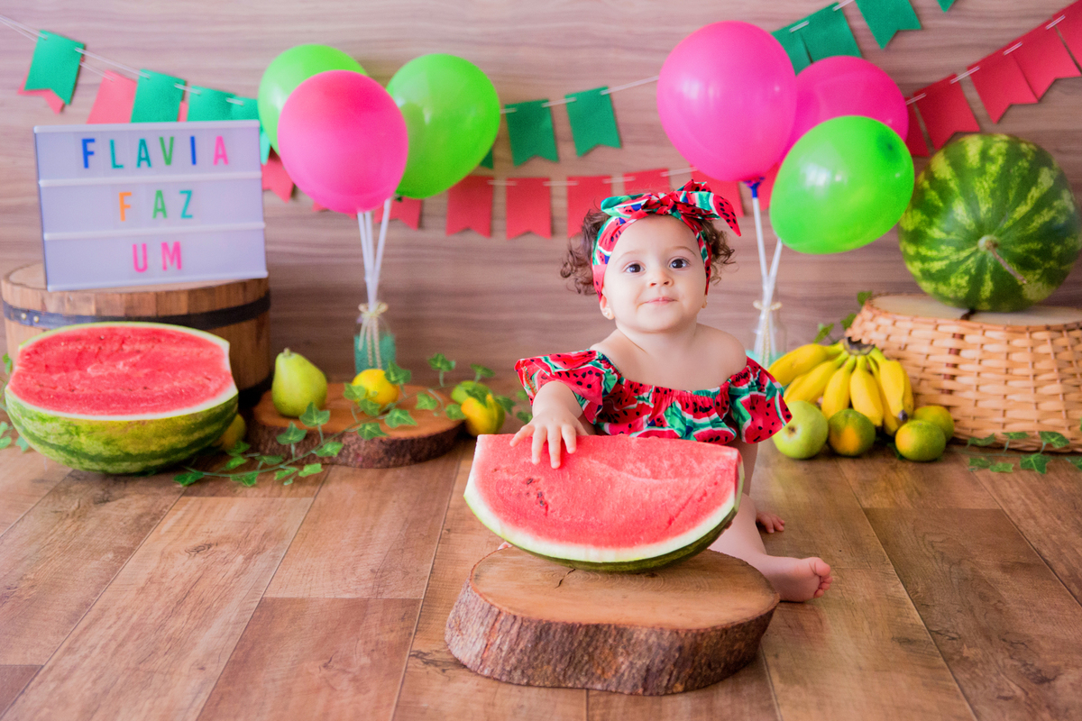 acompanhamento mensal de bebe caxias do sul figurino cenario tematico  personagem foto infantil serra gaucha fotografia familia mundo azul rosa ensaio fotografico crianca newborn baby menino menina smash the cake fruit esmague o bolo