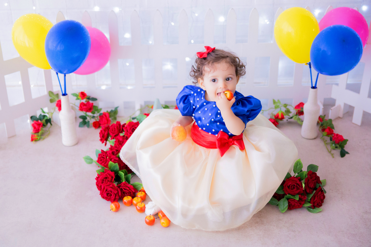 acompanhamento mensal de bebe caxias do sul figurino cenario tematico  personagem foto infantil serra gaucha fotografia familia mundo azul rosa ensaio fotografico crianca newborn baby menino menina smash the cake fruit esmague o bolo