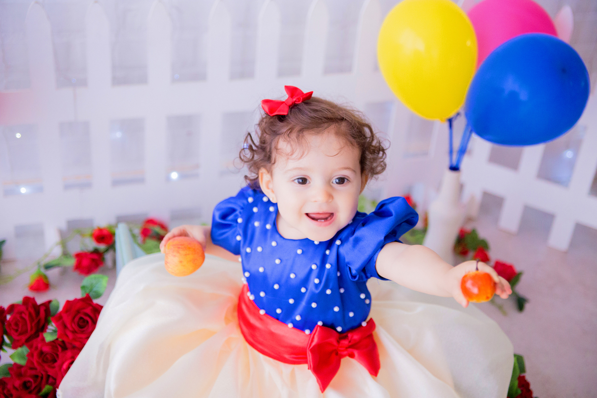 acompanhamento mensal de bebe caxias do sul figurino cenario tematico  personagem foto infantil serra gaucha fotografia familia mundo azul rosa ensaio fotografico crianca newborn baby menino menina smash the cake fruit esmague o bolo