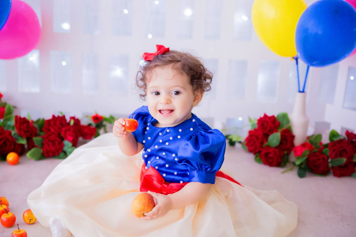 acompanhamento mensal de bebe caxias do sul figurino cenario tematico  personagem foto infantil serra gaucha fotografia familia mundo azul rosa ensaio fotografico crianca newborn baby menino menina smash the cake fruit esmague o bolo