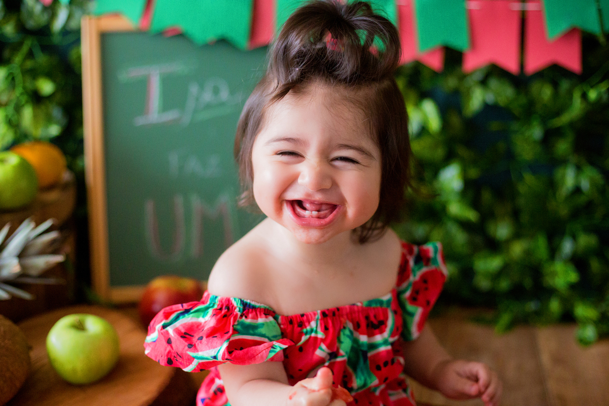 acompanhamento mensal de bebe caxias do sul figurino cenario tematico  personagem foto infantil serra gaucha fotografia familia mundo azul rosa ensaio fotografico crianca newborn baby menino menina smash the cake fruit esmague o bolo
