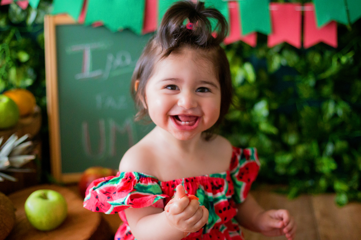 acompanhamento mensal de bebe caxias do sul figurino cenario tematico  personagem foto infantil serra gaucha fotografia familia mundo azul rosa ensaio fotografico crianca newborn baby menino menina smash the cake fruit esmague o bolo
