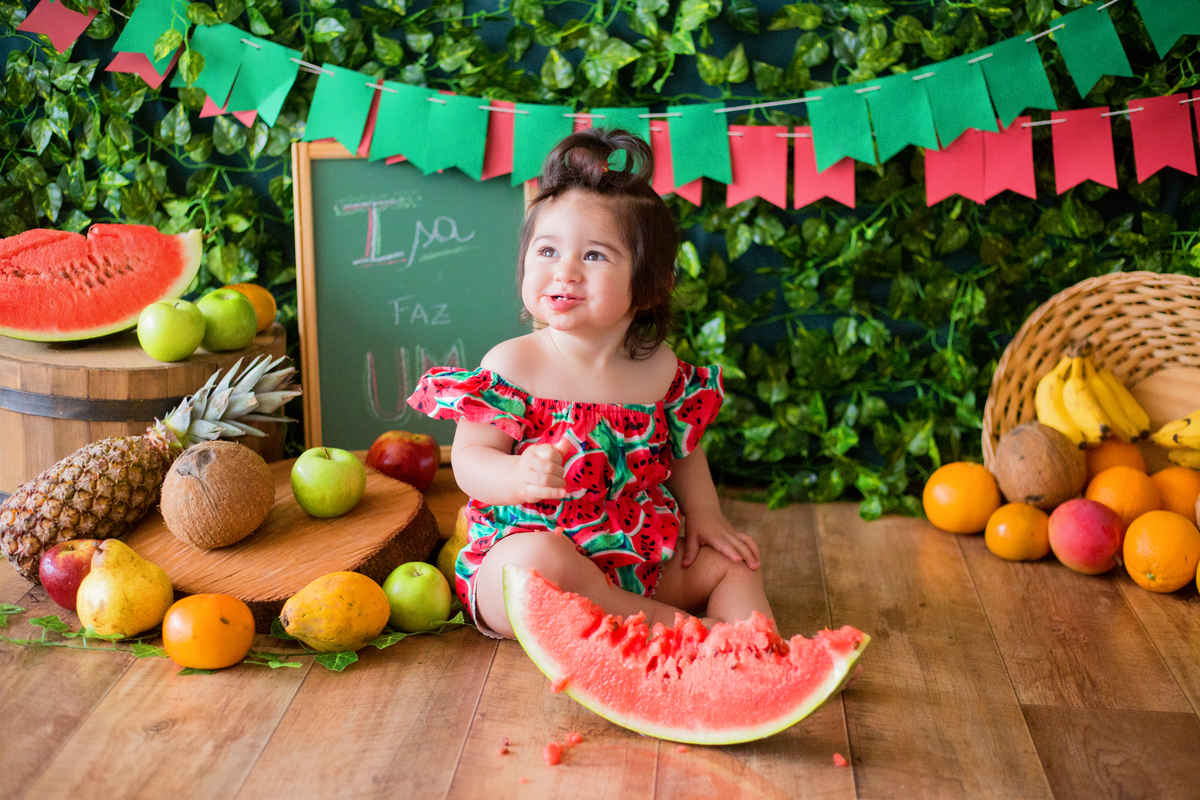 acompanhamento mensal de bebe caxias do sul figurino cenario tematico  personagem foto infantil serra gaucha fotografia familia mundo azul rosa ensaio fotografico crianca newborn baby menino menina smash the cake fruit esmague o bolo