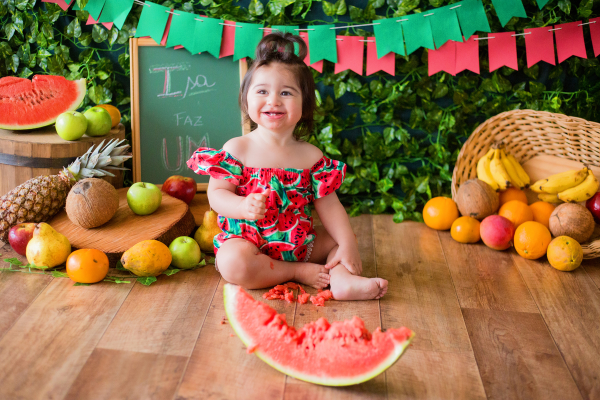 acompanhamento mensal de bebe caxias do sul figurino cenario tematico  personagem foto infantil serra gaucha fotografia familia mundo azul rosa ensaio fotografico crianca newborn baby menino menina smash the cake fruit esmague o bolo