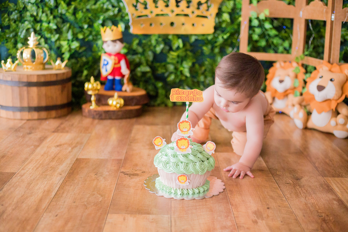 acompanhamento mensal de bebe caxias do sul figurino cenario tematico  personagem foto infantil serra gaucha fotografia familia mundo azul rosa ensaio fotografico crianca newborn baby menino menina smash the cake esmague o bolo